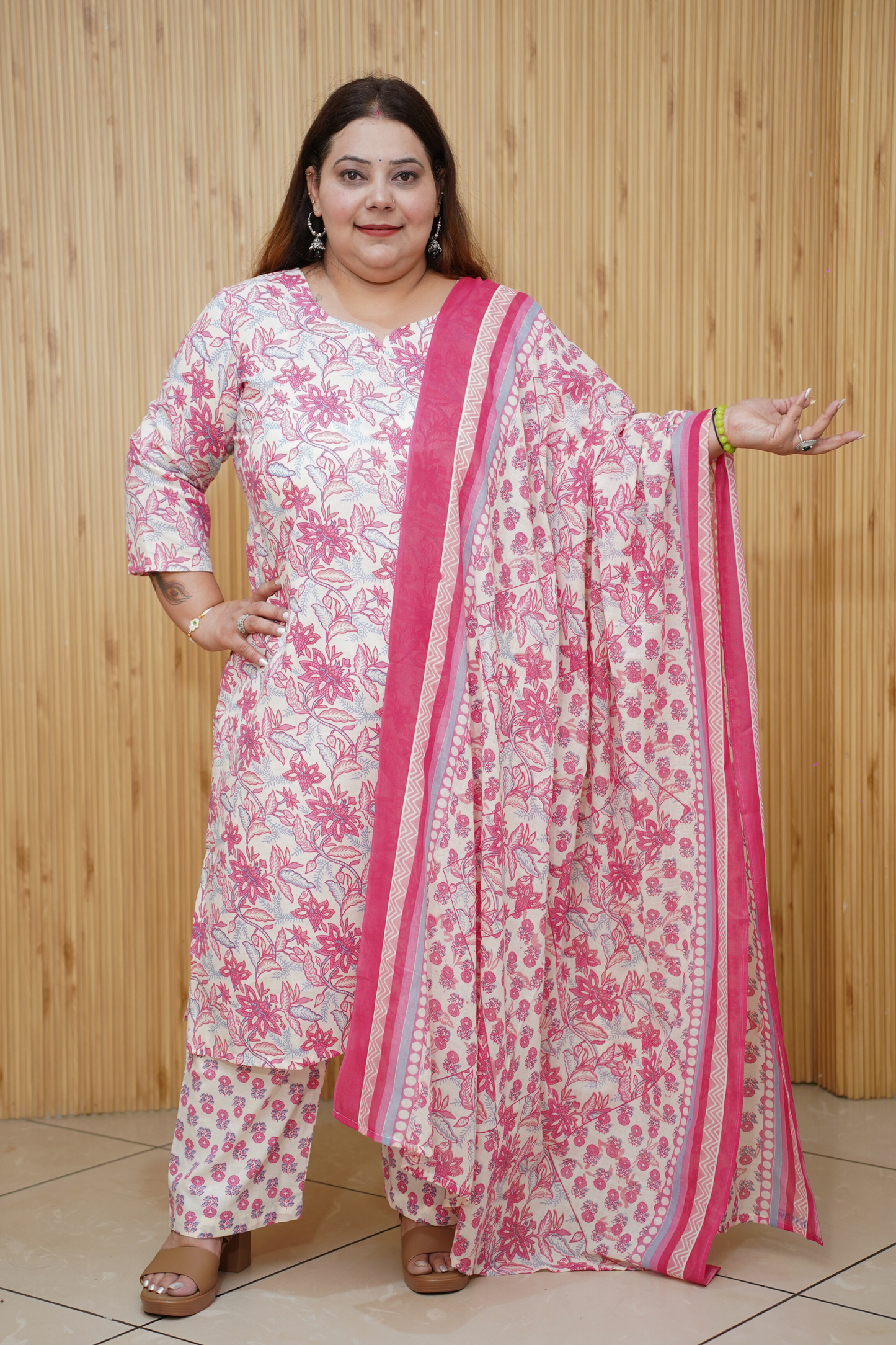 Women Plus Size Soft Pink Floral Cotton Suit Set