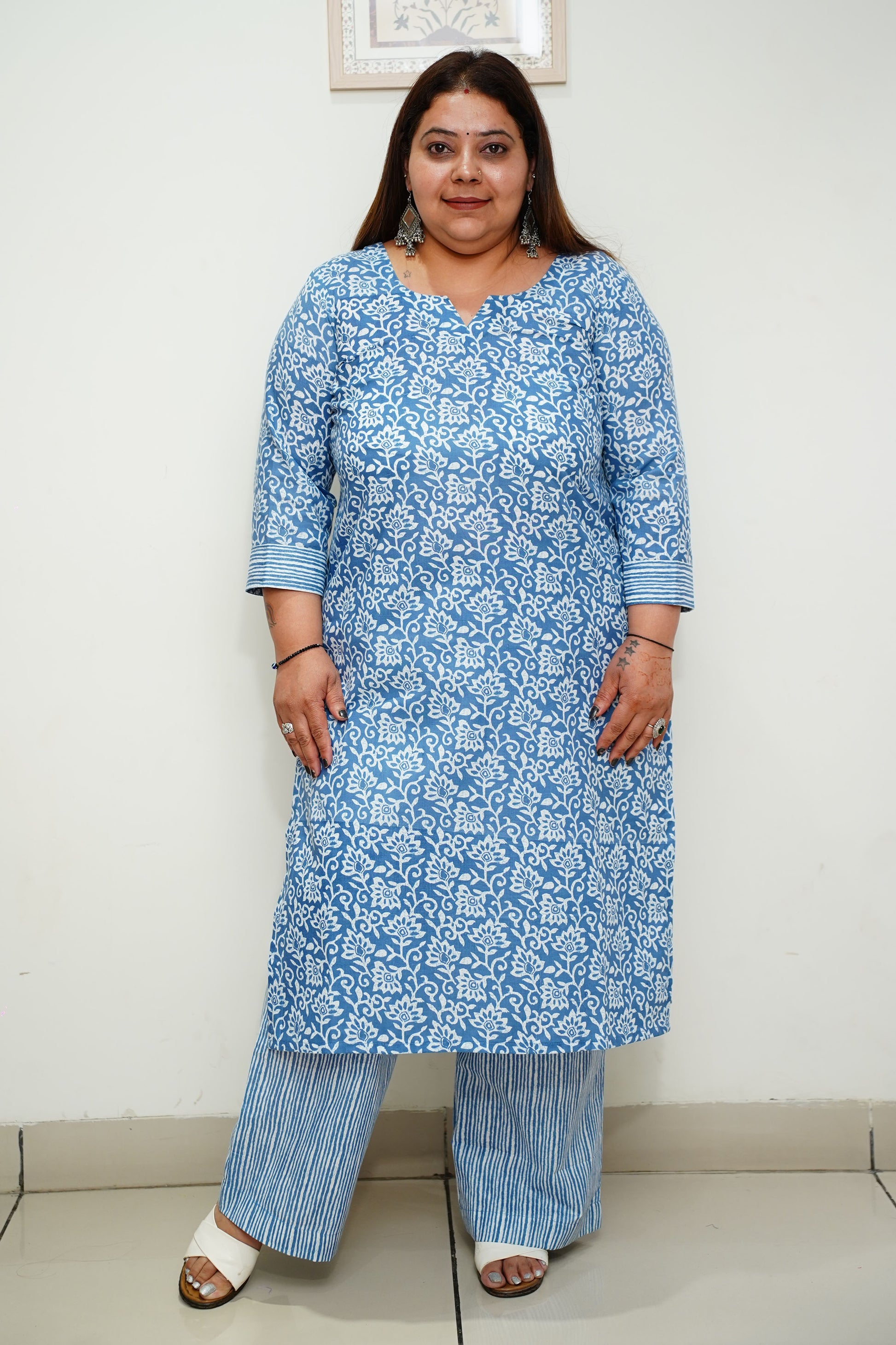 Women Plus Size Blue Printed Cotton Straight Cut Suit Set