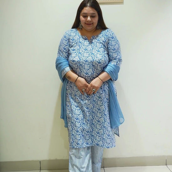 Women Plus Size Blue Printed Cotton Straight Cut Suit Set